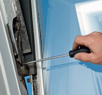 Lyft bågen på plats Lyft bågen på plats